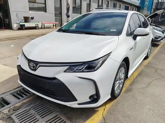 Toyota Corolla 1.8L, интеллектуальный гибрид, два мотора, Авангард