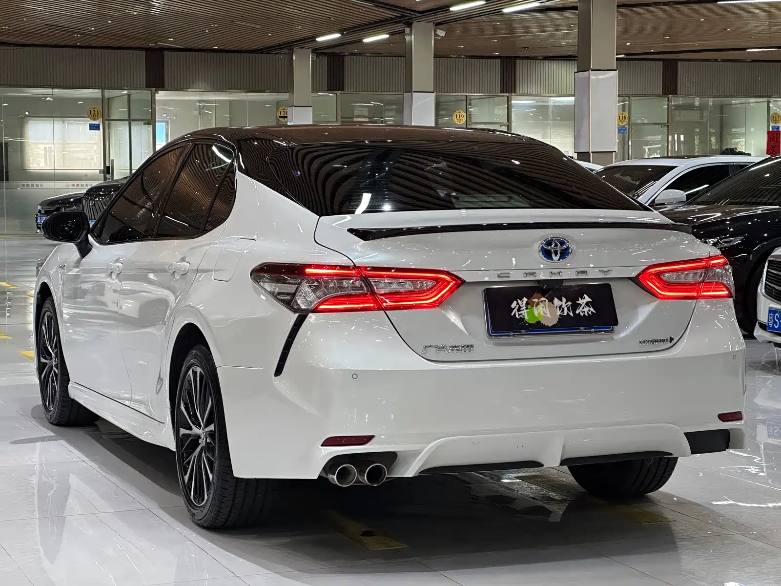 Photo 16 - Toyota Camry