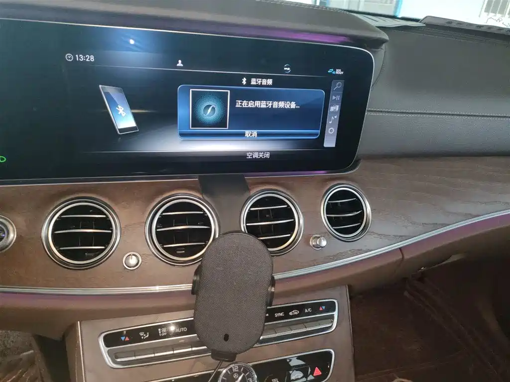 Mercedes-Benz E-Class 2020 E 260 L фото 13