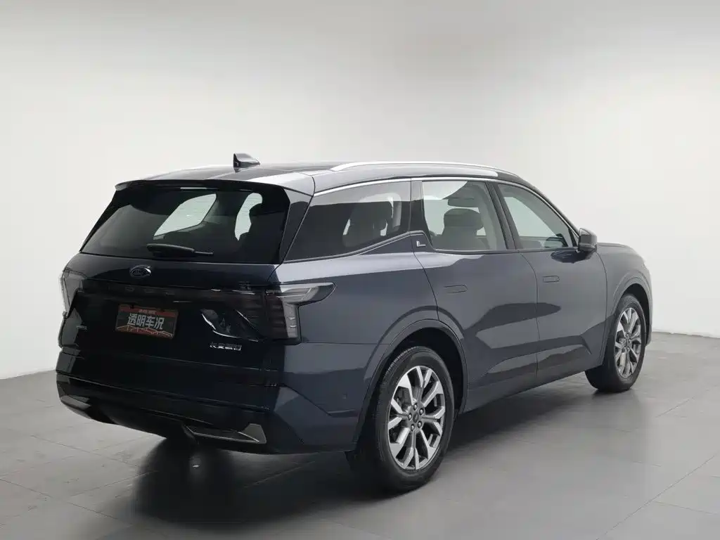 Photo 2 - Ford Edge