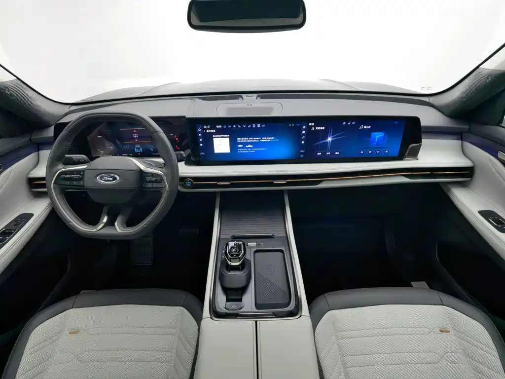 Photo 5 - Ford Edge