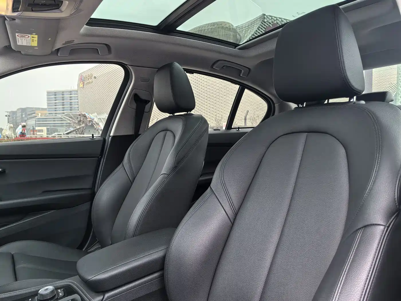 BMW 1 Series 2018 118i Sport Edition фото 15