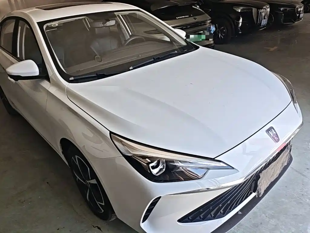 Фото 22 - Roewe i5