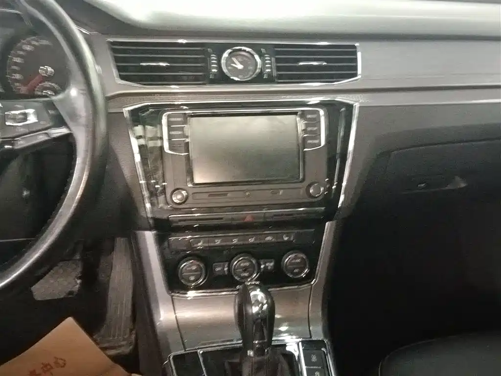 Volkswagen Passat 2016 330TSI DSG Honor Edition фото 13