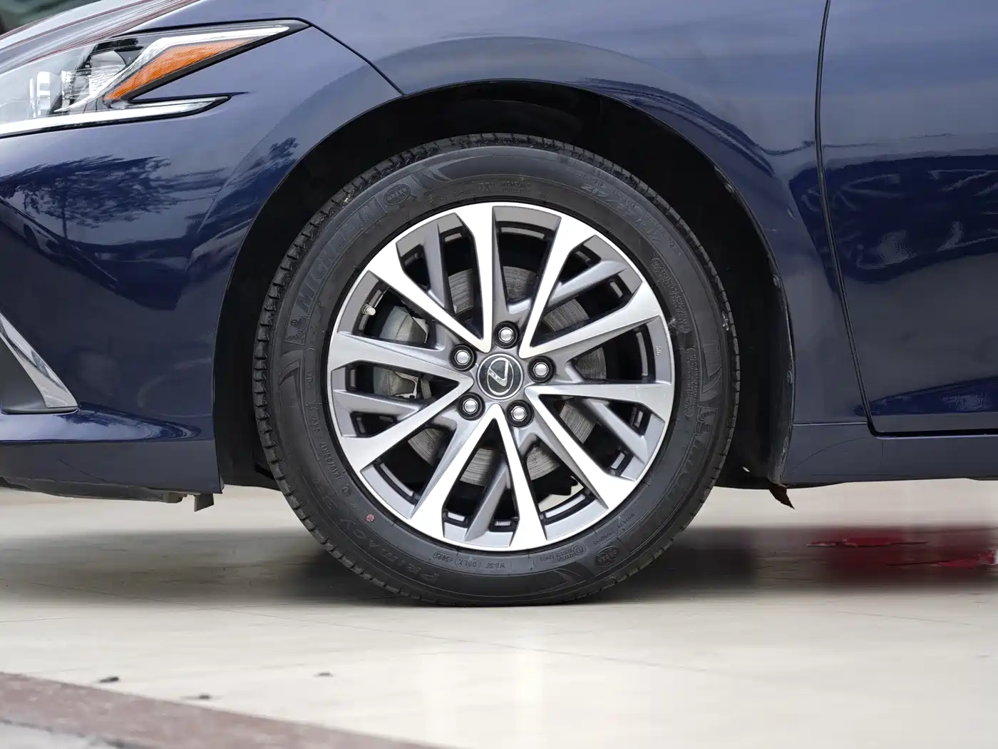 Lexus ES 2021 300h Excellence Edition фото 19