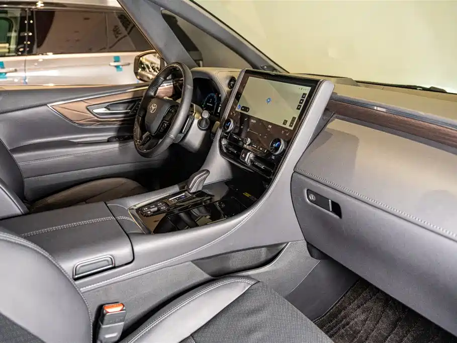 Toyota Alphard 2024 Hybrid 2.5L Ultimate Enjoyment Edition фото 10