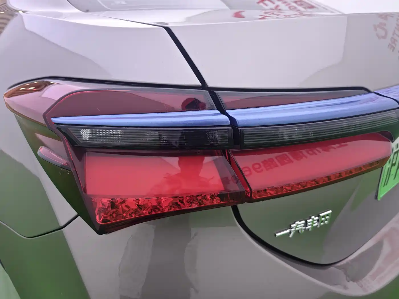 Toyota Corolla Twin Engine E+ 2019 1.8L E-CVT Luxury Edition фото 9