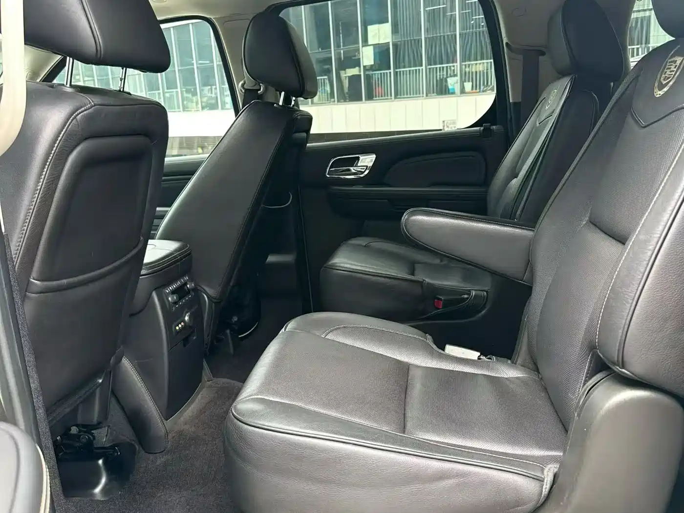 Cadillac Escalade 2013 6.2L ESV Platinum Extended фото 5