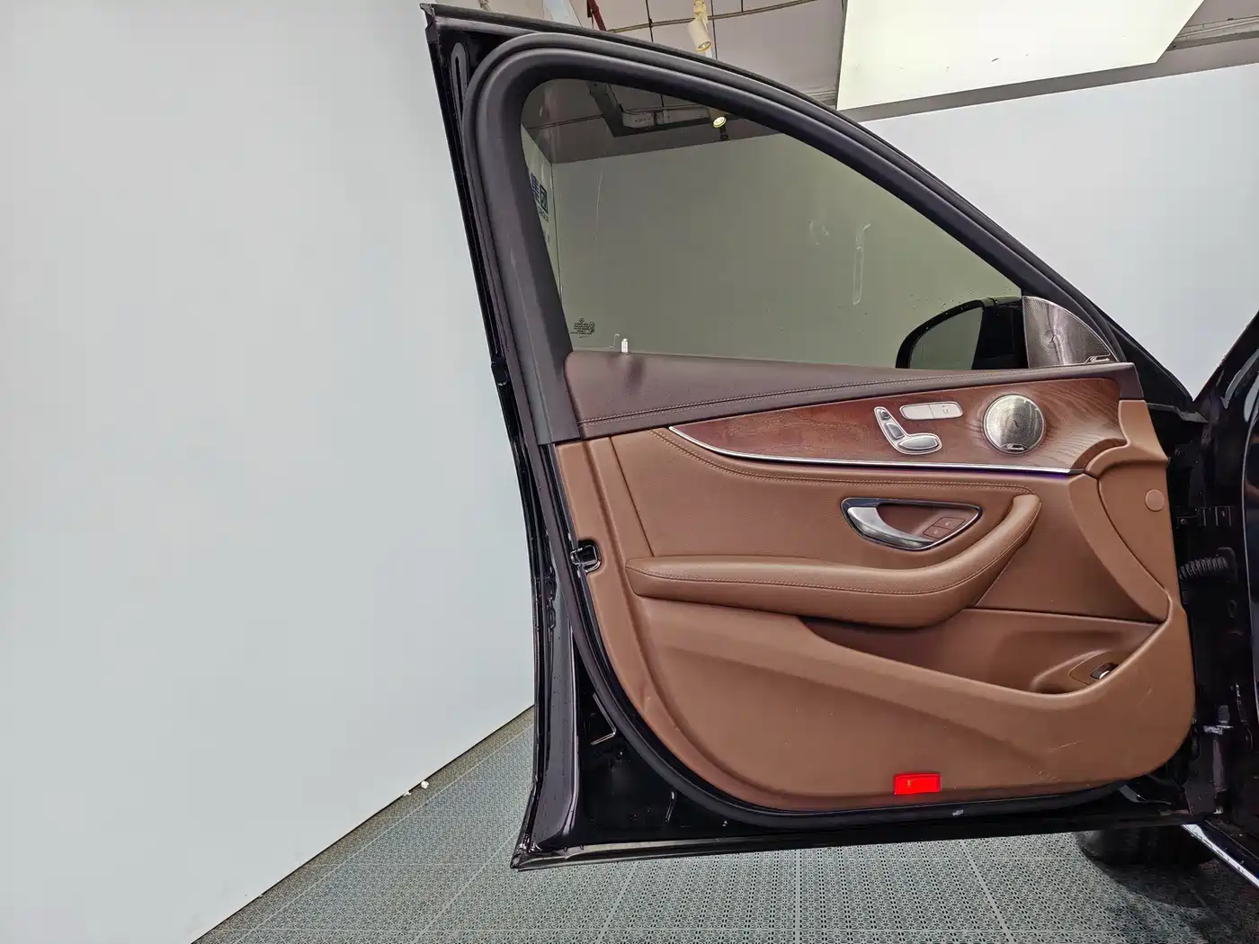 Mercedes-Benz E-Class 2023 E 260 L фото 13