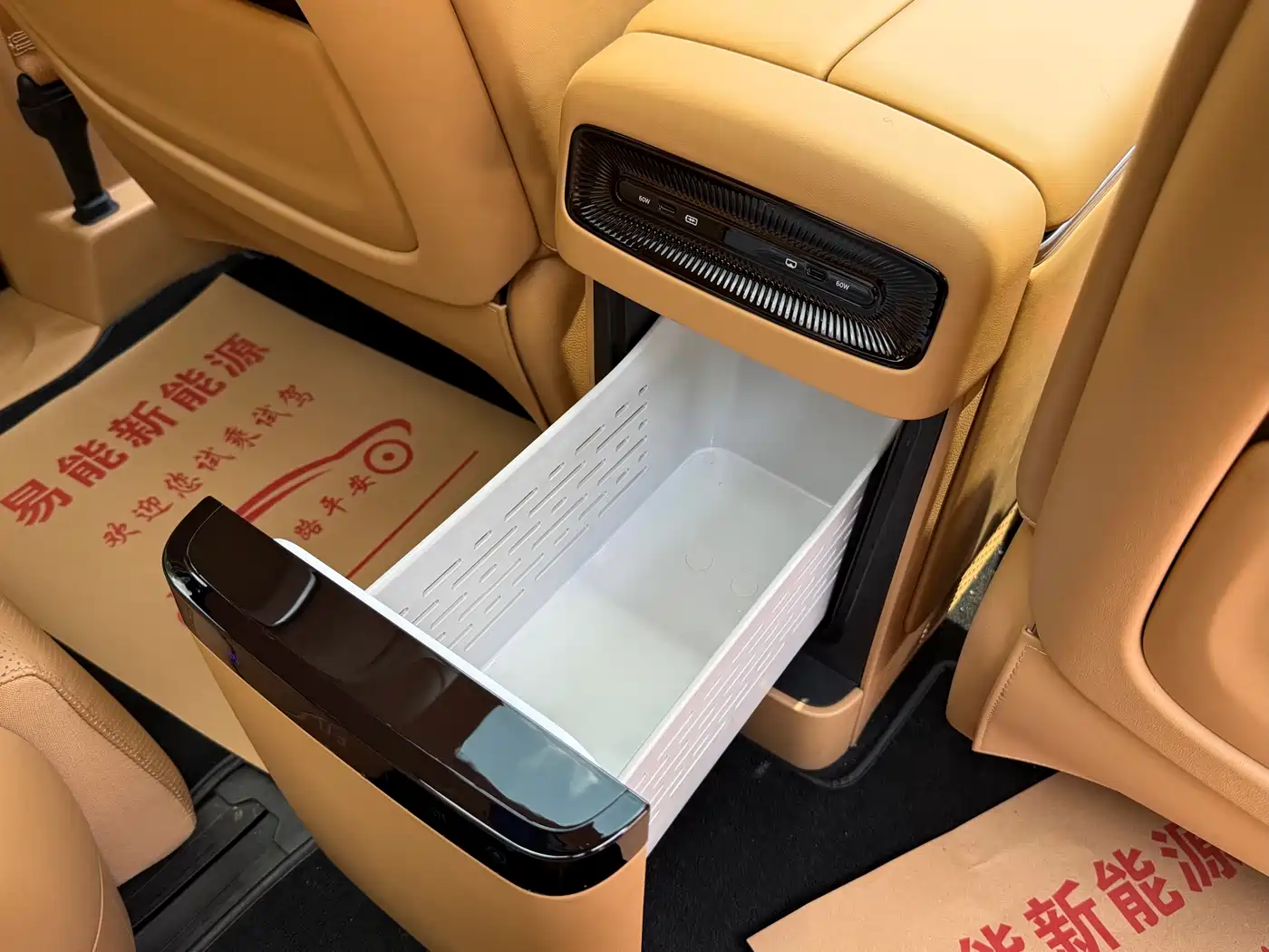 Voyah Auto Voyah Dreamer 2025 PHEV AWD Flagship Kunpeng Edition фото 17