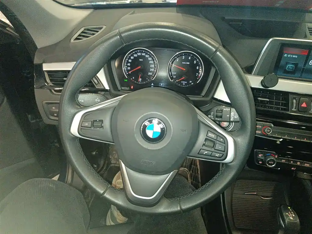 BMW X1 2019 sDrive20Li Leading Model фото 7