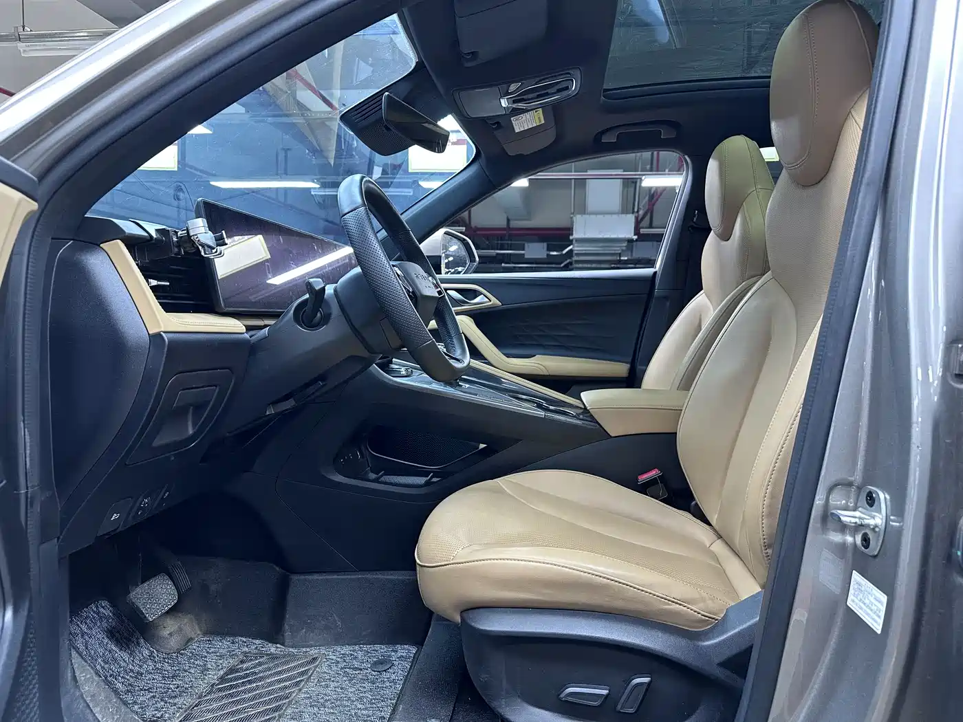 ROEWE RX5 NEW ENERGY