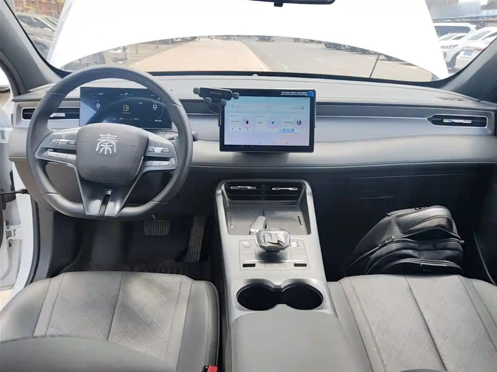 BYD Qin PLUS 2025 DM-i Smart Drive 55KM Leader фото 10