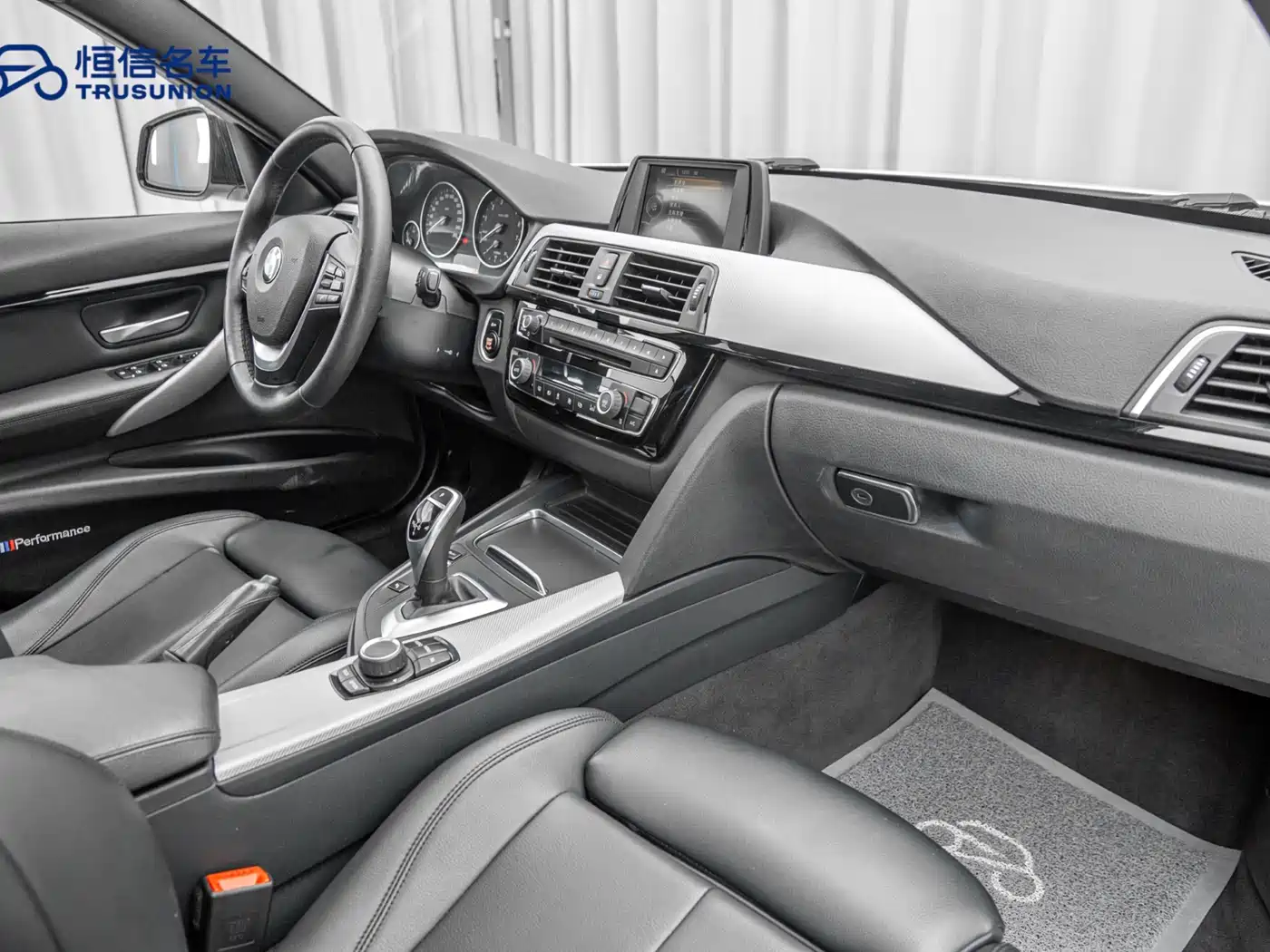 BMW 3 Series 2017 320i M Sport фото 14