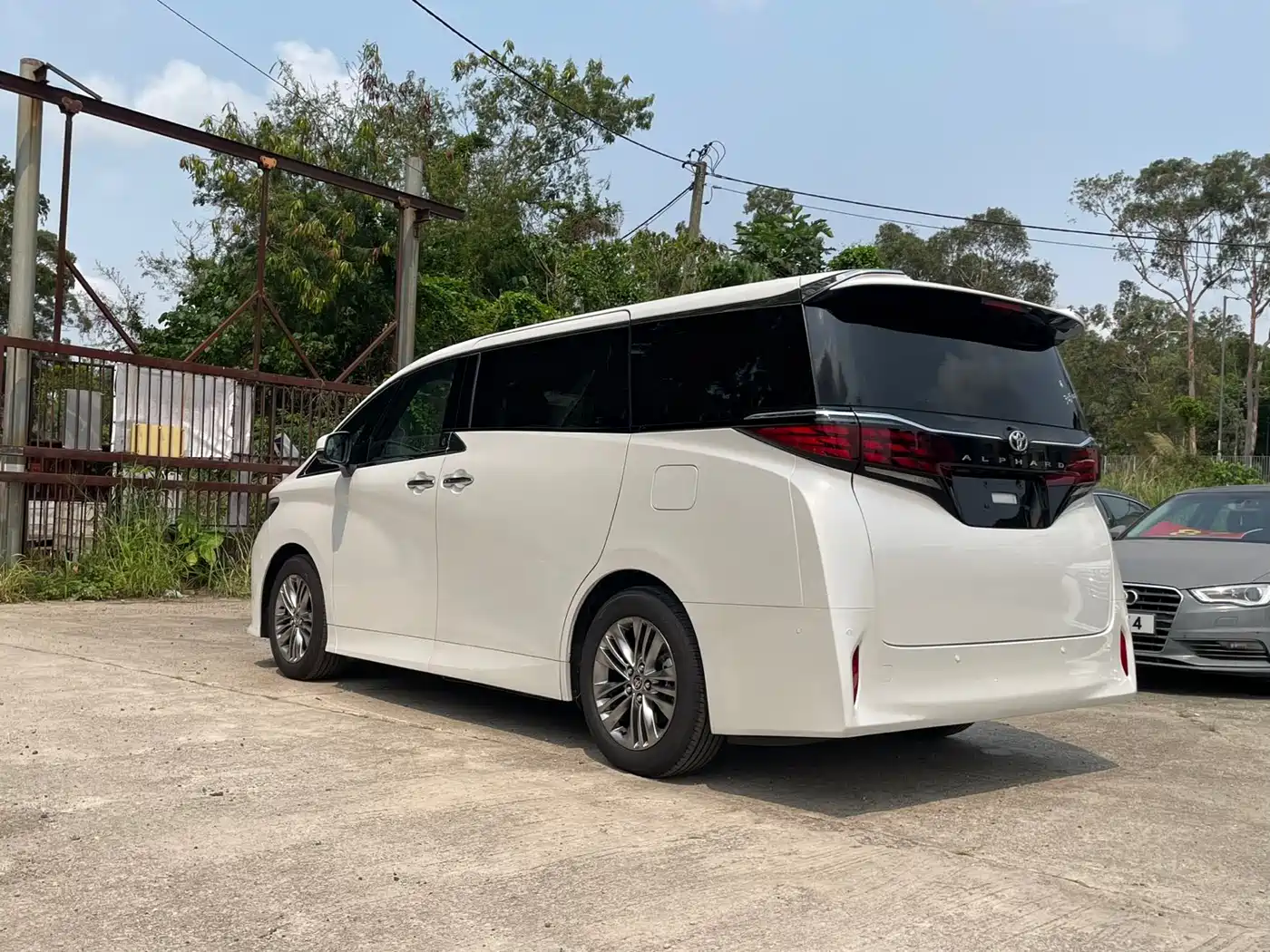 Toyota Alphard 2023 Dual Hybrid 2.5L Ultimate Gold Edition фото 4