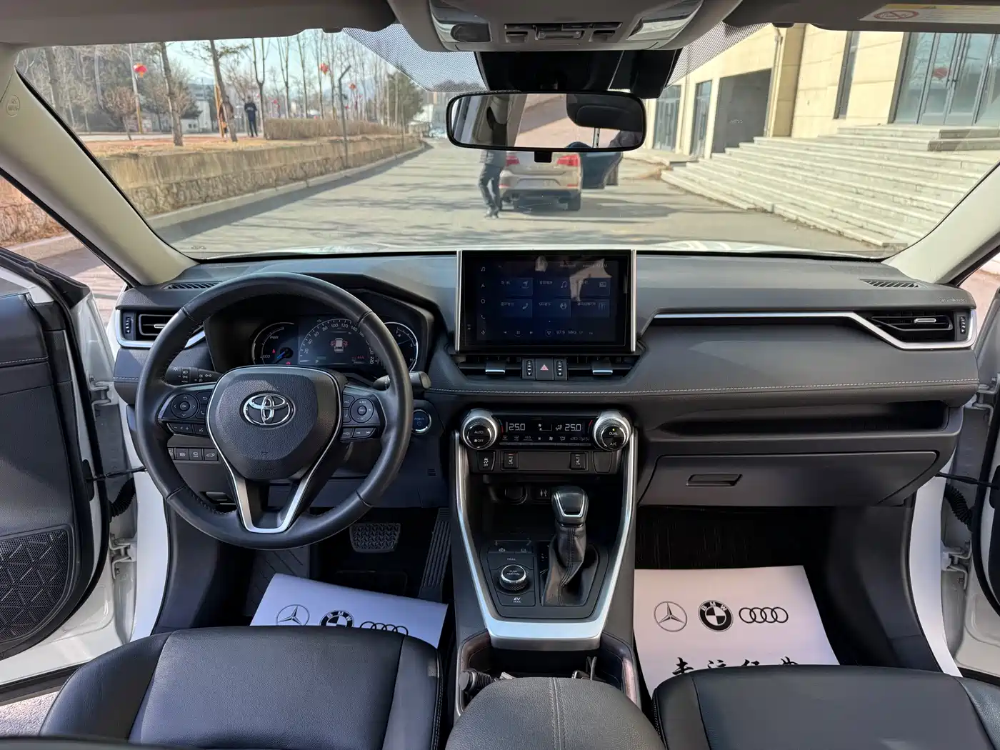 Toyota RAV4 Rongfang 2021 Facelift Hybrid 2.5L E-CVT 4WD Elite PLUS фото 9