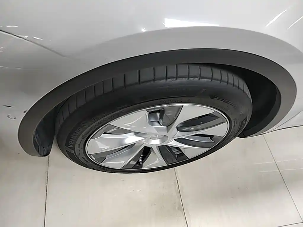 Фото 23 - Tesla Model Y