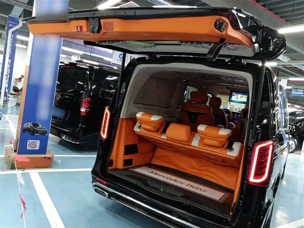 Mercedes-Benz Vito 2023 2.0T Elite 7-Seater фото 9