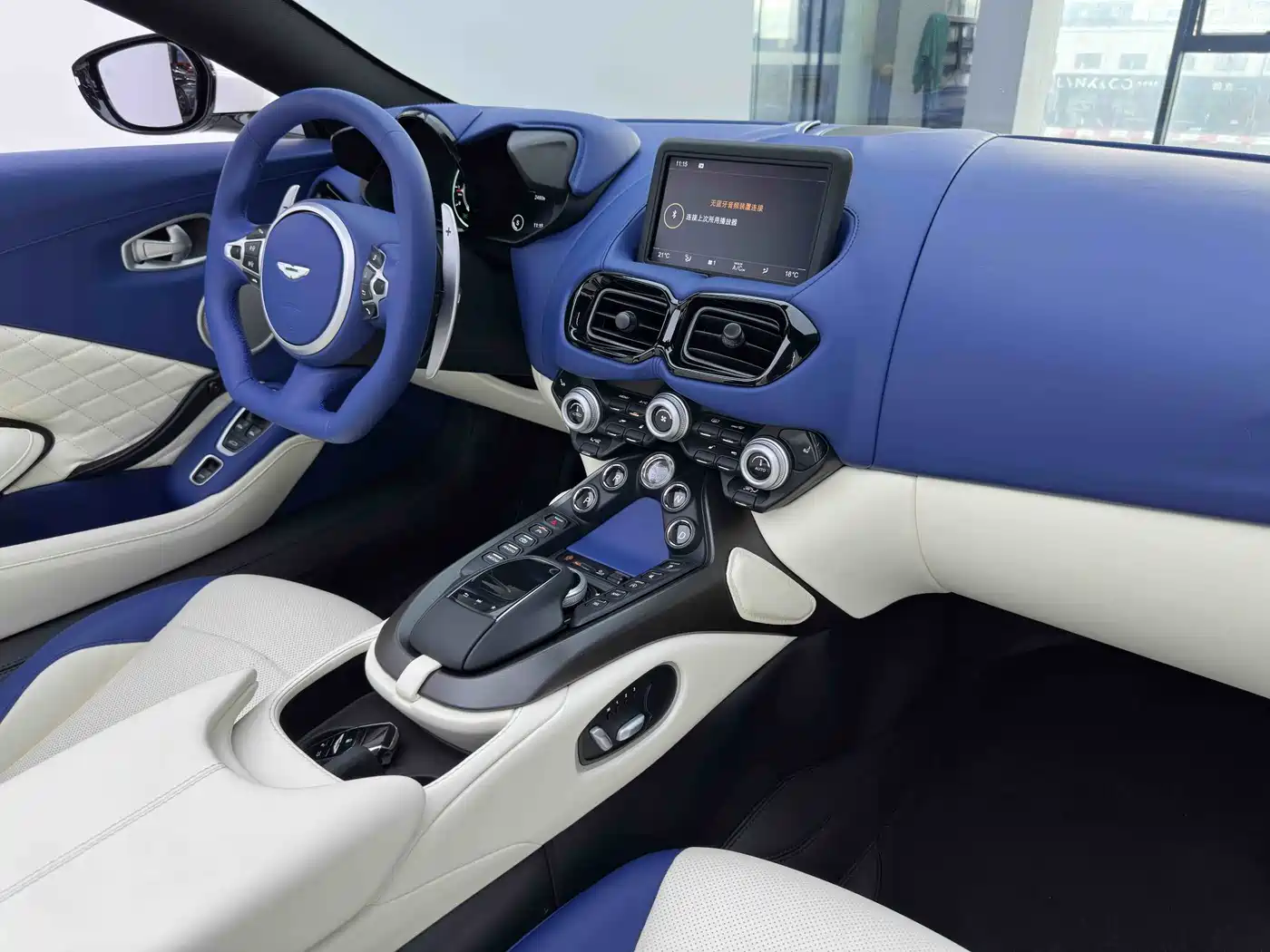 Aston Martin V8 Vantage 2022 2022 4.0T V8 Roadster
