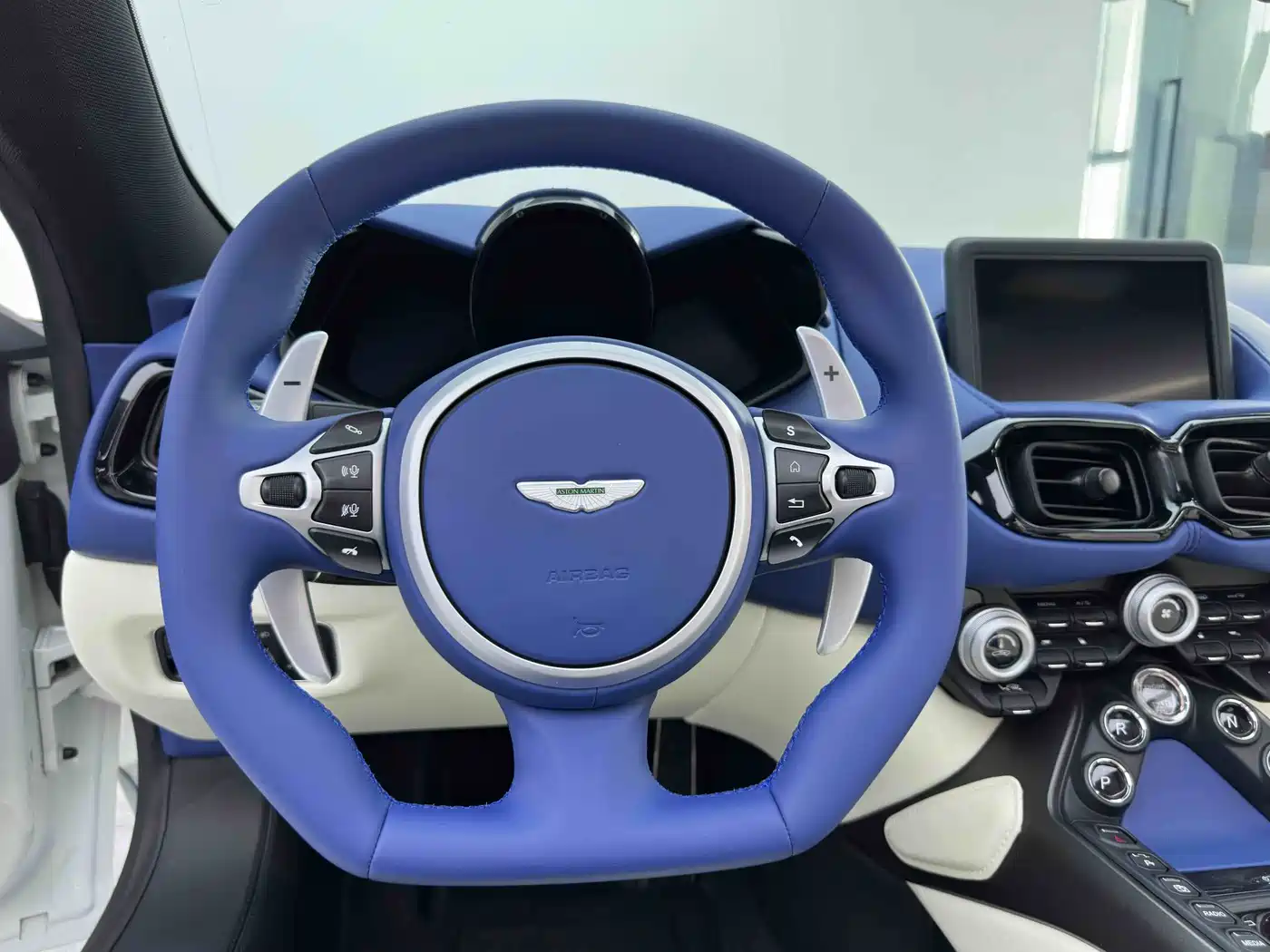 Aston Martin V8 Vantage 2022 2022 4.0T V8 Roadster