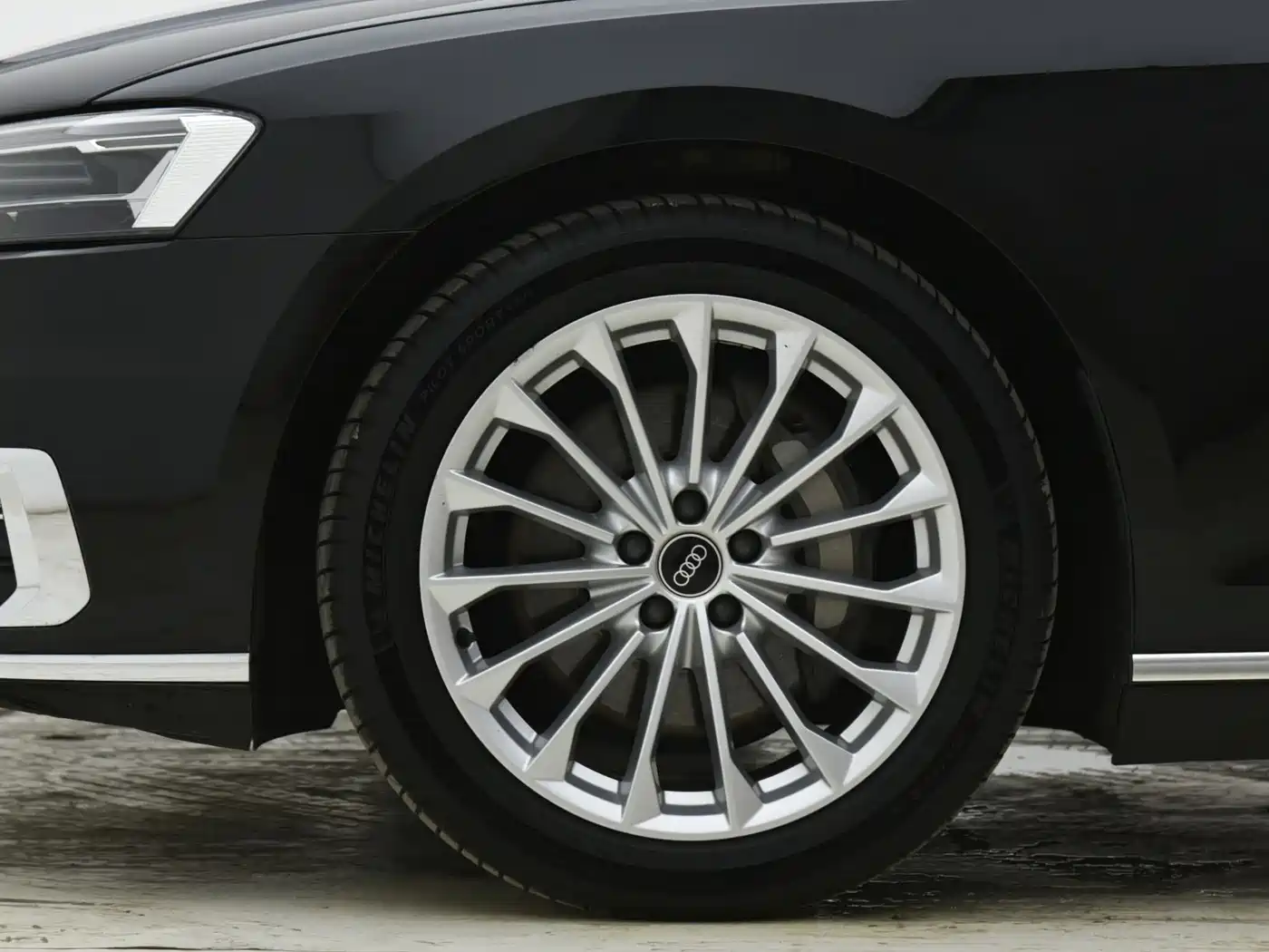Audi A8 2021 A8L 50 TFSI quattro Comfort фото 8