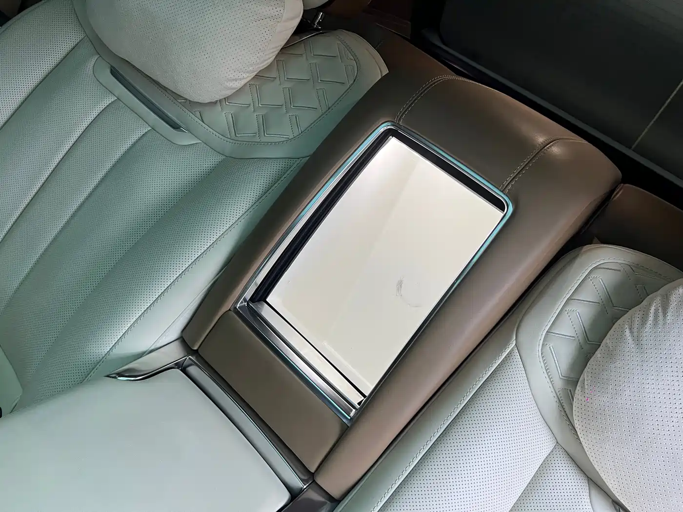 Land Rover Range Rover 2024 3.0 L6 400PS SV Prestige Genesis Extended 4-Seater фото 15