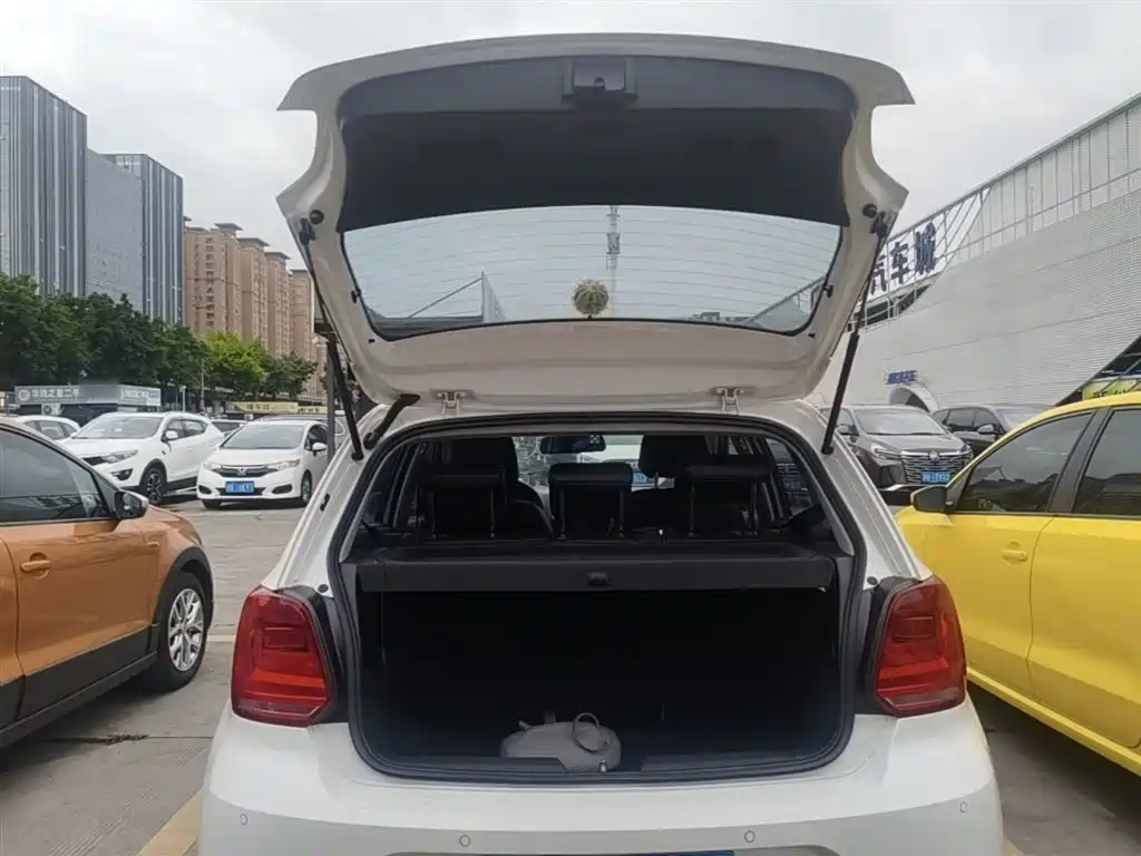 Volkswagen Polo 2016 1.6L Automatic Comfort фото 19