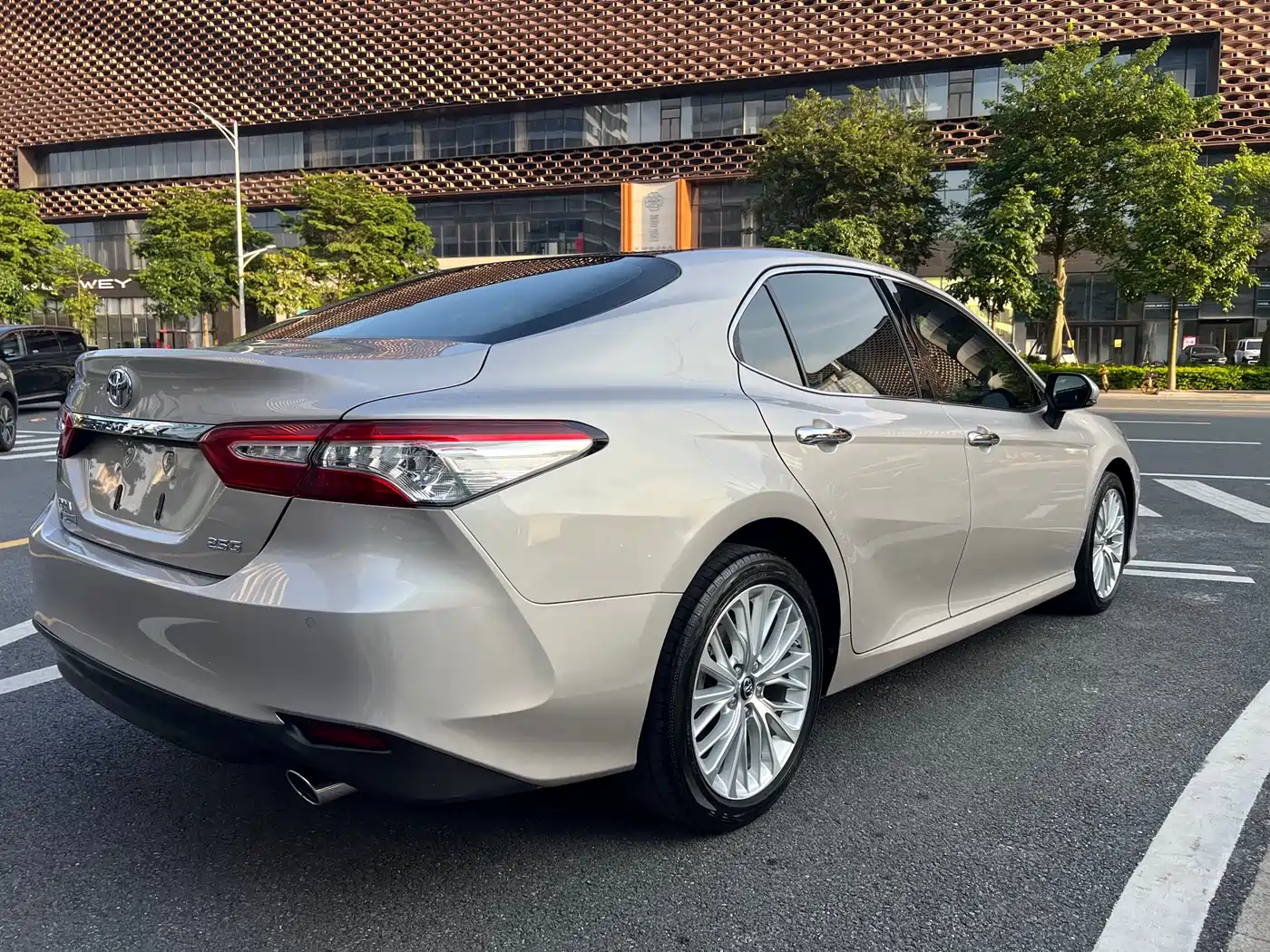 Toyota Camry 2018 2.5G Luxury Edition фото 3