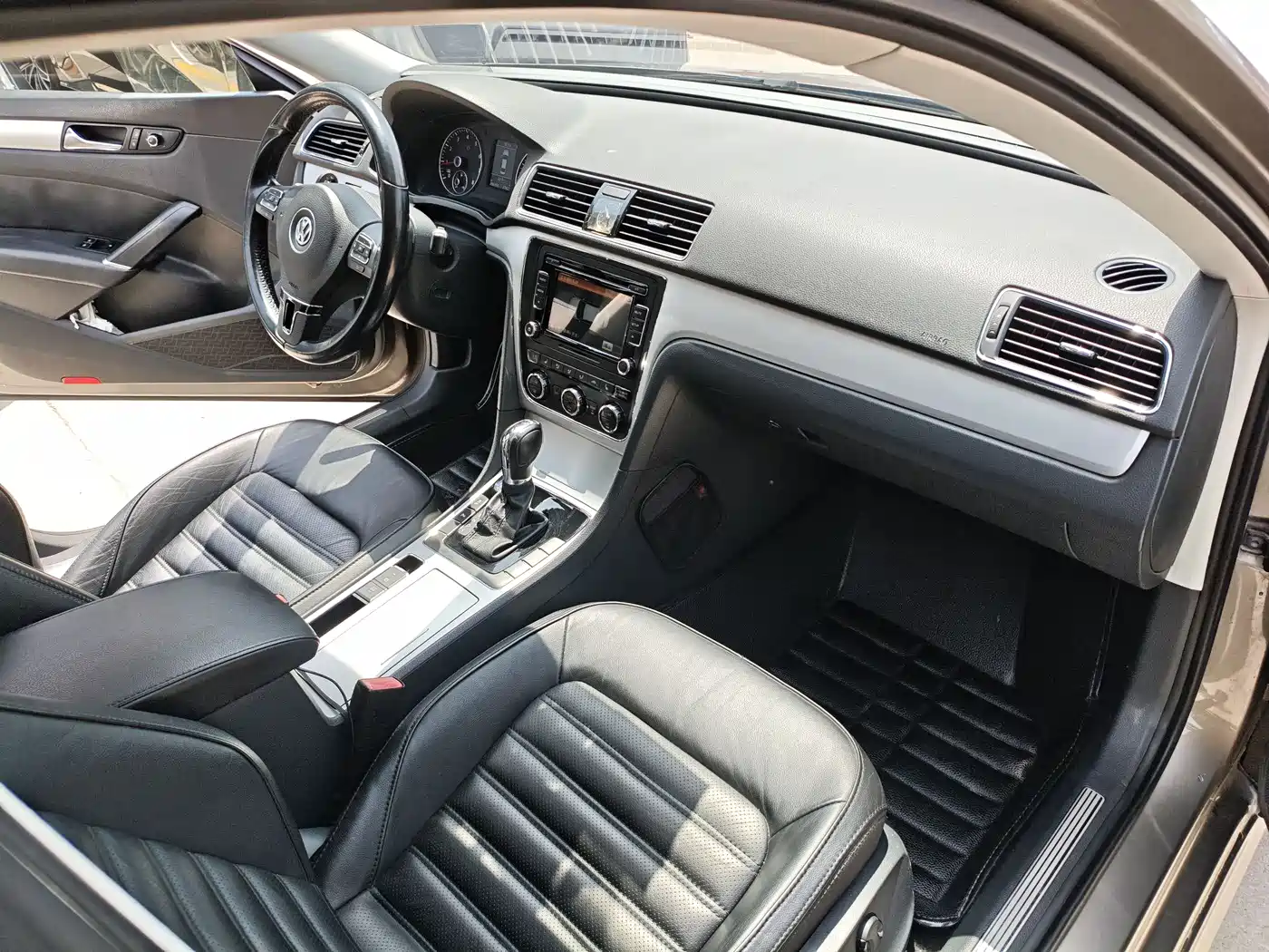 Volkswagen Passat 2014 2.0TSI DSG Executive Edition фото 7
