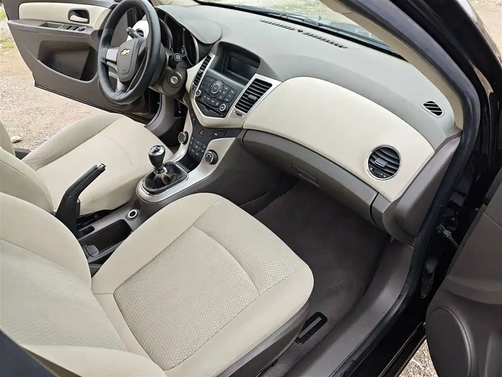Chevrolet Cruze 2015 1.5L Classic SL MT фото 19