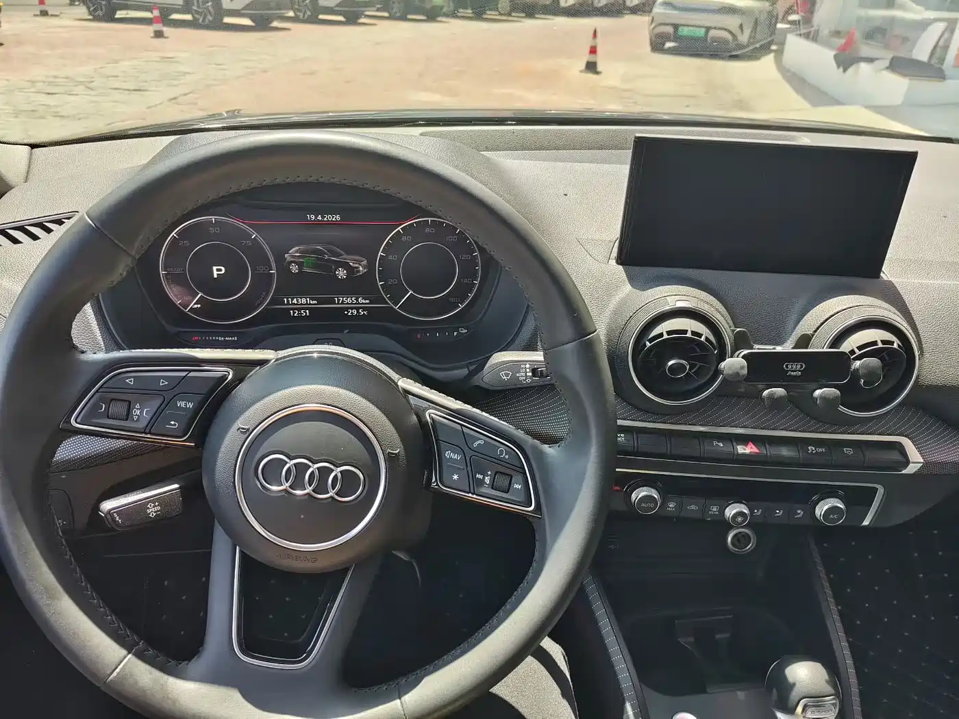 AUDI Q2L E-TRON