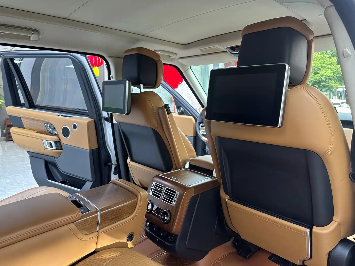 Land Rover Range Rover 2020 3.0 L6 Supreme Creation Extended Version фото 16