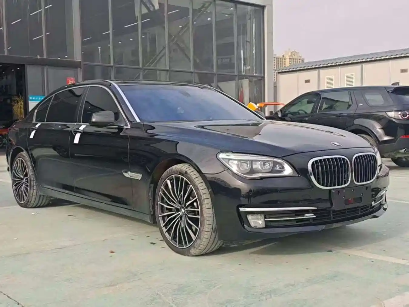 BMW 7 Series 2010 750Li фото 3
