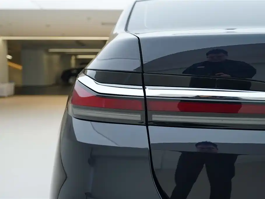 BMW 7 Series 2023 Model 740Li Leading M Sport Package фото 15