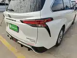 Photo 8 - Toyota Sienna