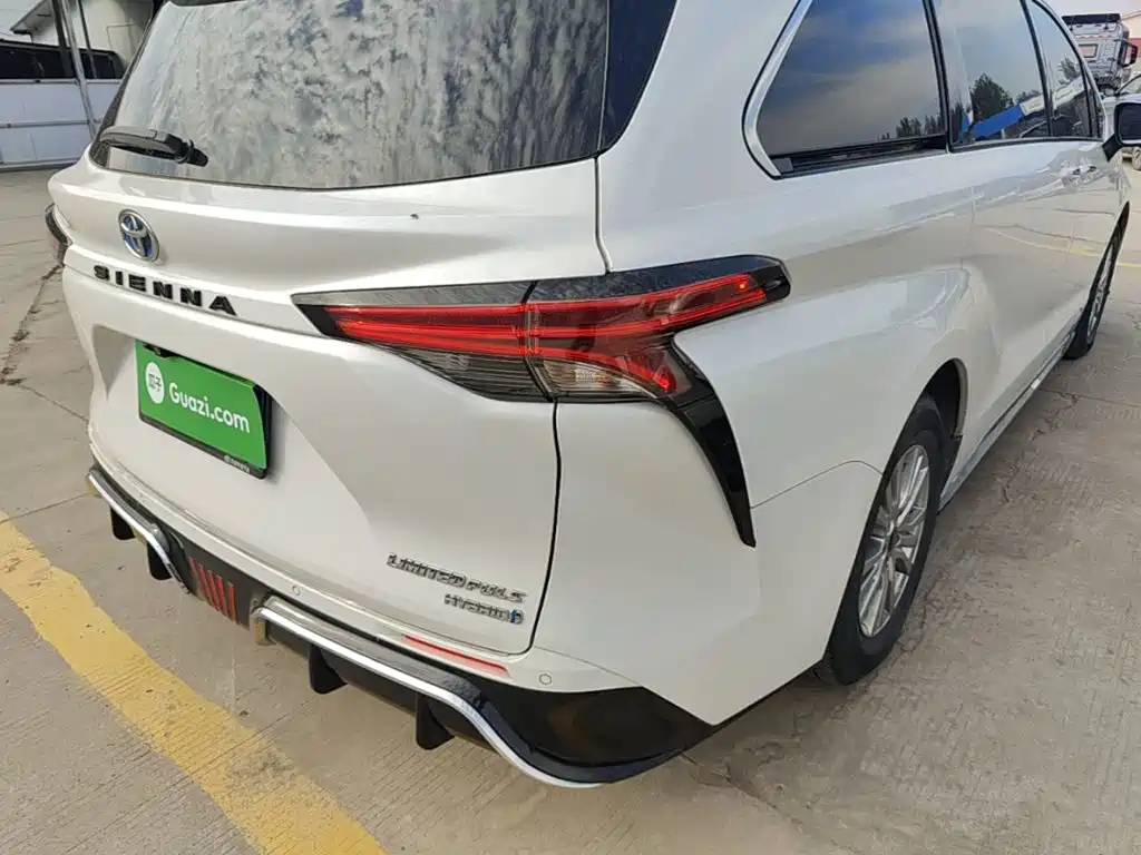 Photo 8 - Toyota Sienna