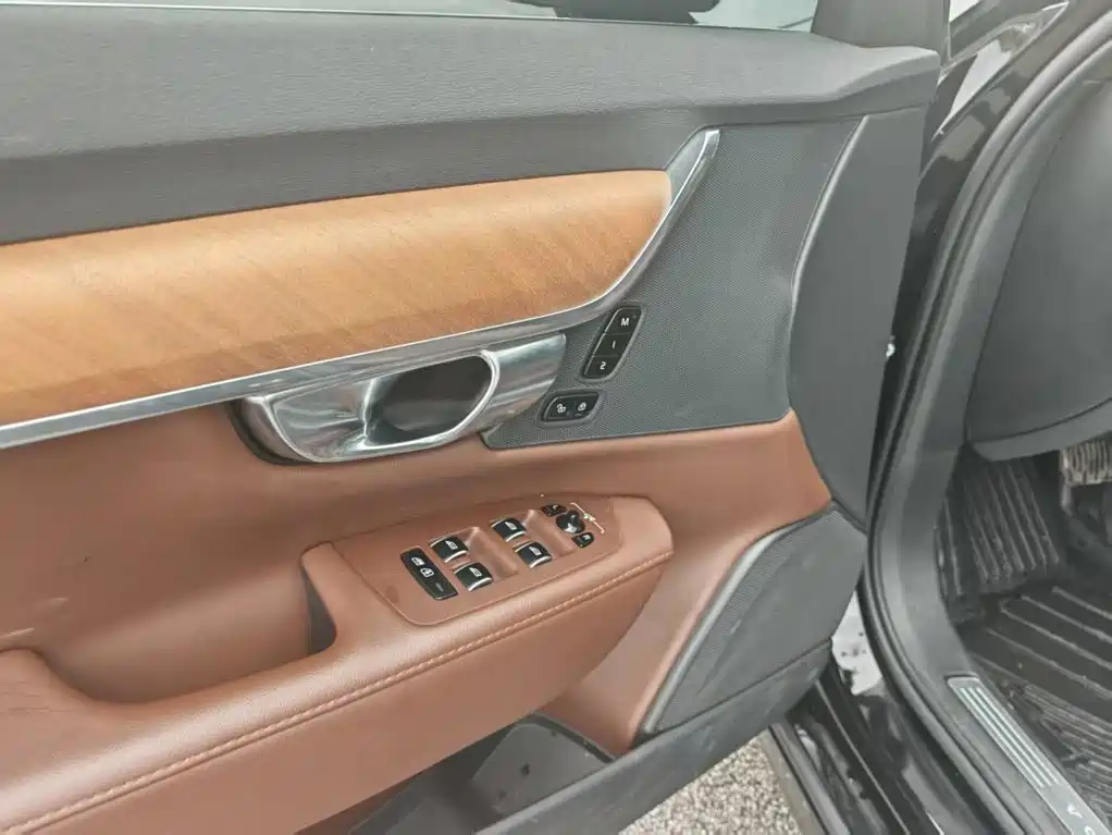 Фото 8 - Volvo S90