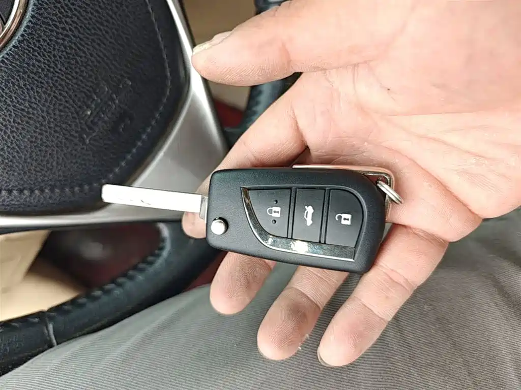 Toyota Corolla 2014 1.6L CVT GL-i Leather Edition фото 9