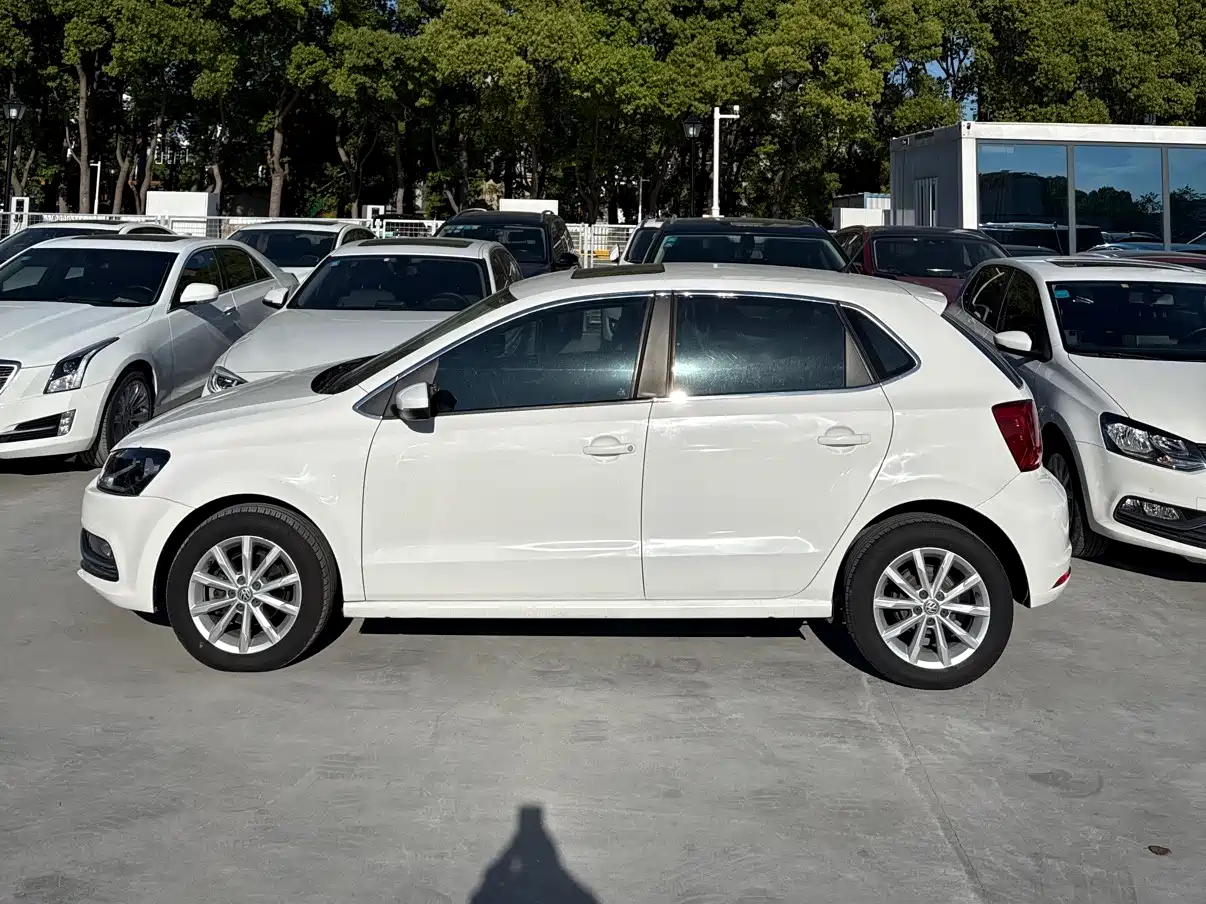 Volkswagen Polo 2016 1.6L Automatic Luxury фото 3
