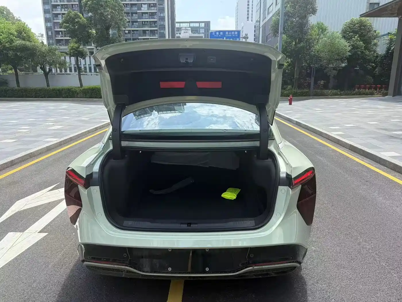 Hongqi EH7 2026 2025 600 Smart Selection Edition