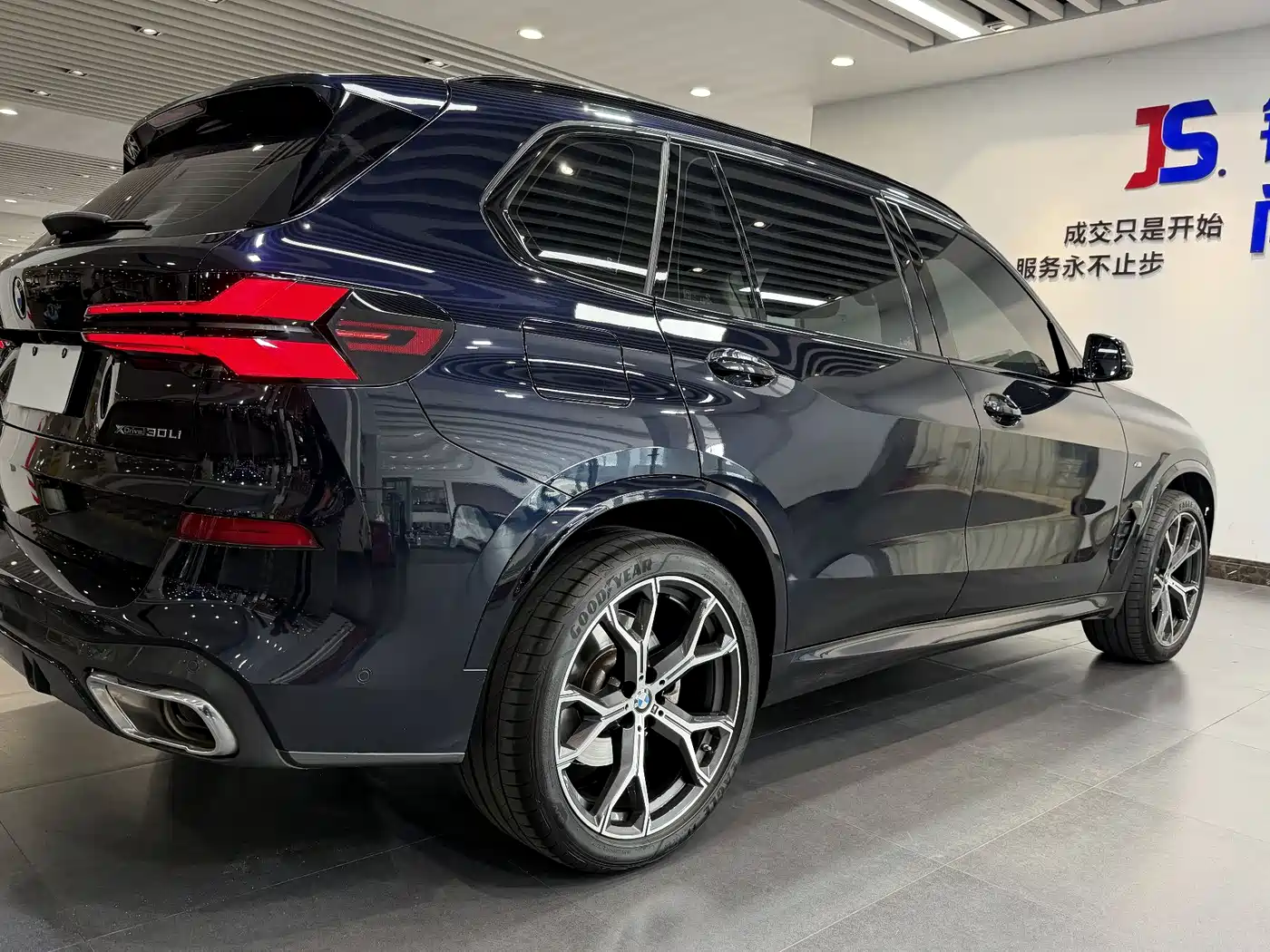 BMW X5 2023 xDrive 30Li Premium M Sport Black Night Package фото 23