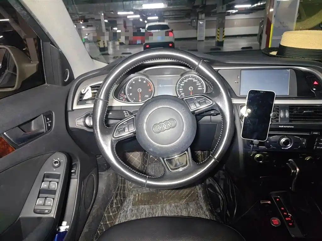 Audi A4L 2016 35 TFSI Collector's Edition S line Comfort фото 3