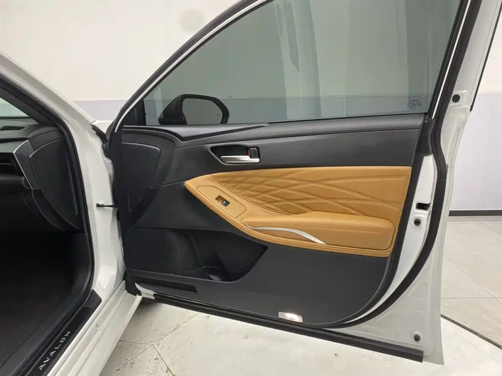 Toyota Avalon 2023 Hybrid 2.5L XLE Premium Edition фото 28