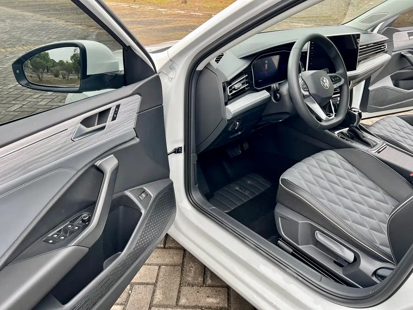 Volkswagen Sagitar 2023 300TSI DSG Surpassing Edition фото 14
