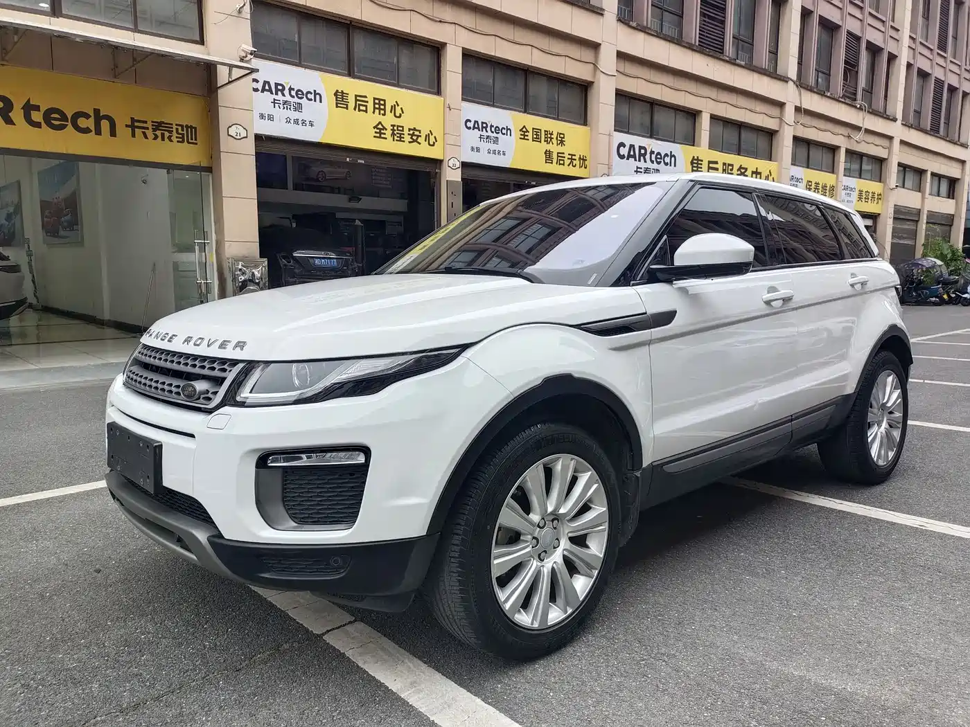 Land Rover Range Rover Evoque 2017 2.0T SE Smart Shine Edition