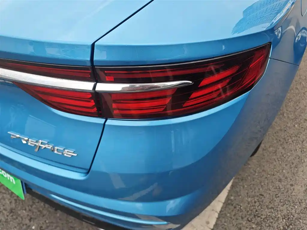 Фото 8 - Geely Preface