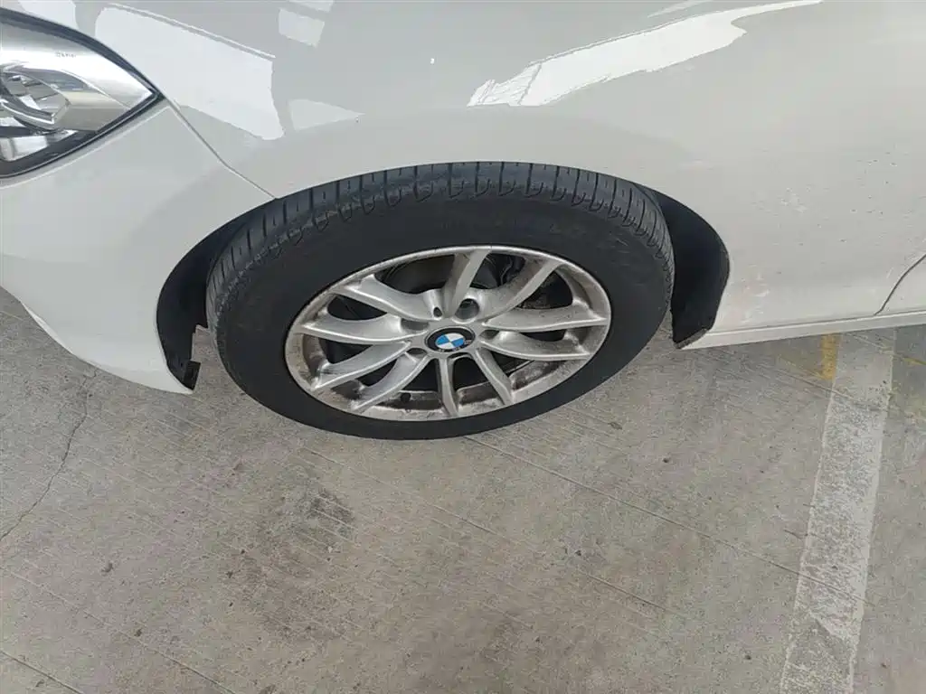BMW 1 Series (Import) 2018 118i Leading фото 23