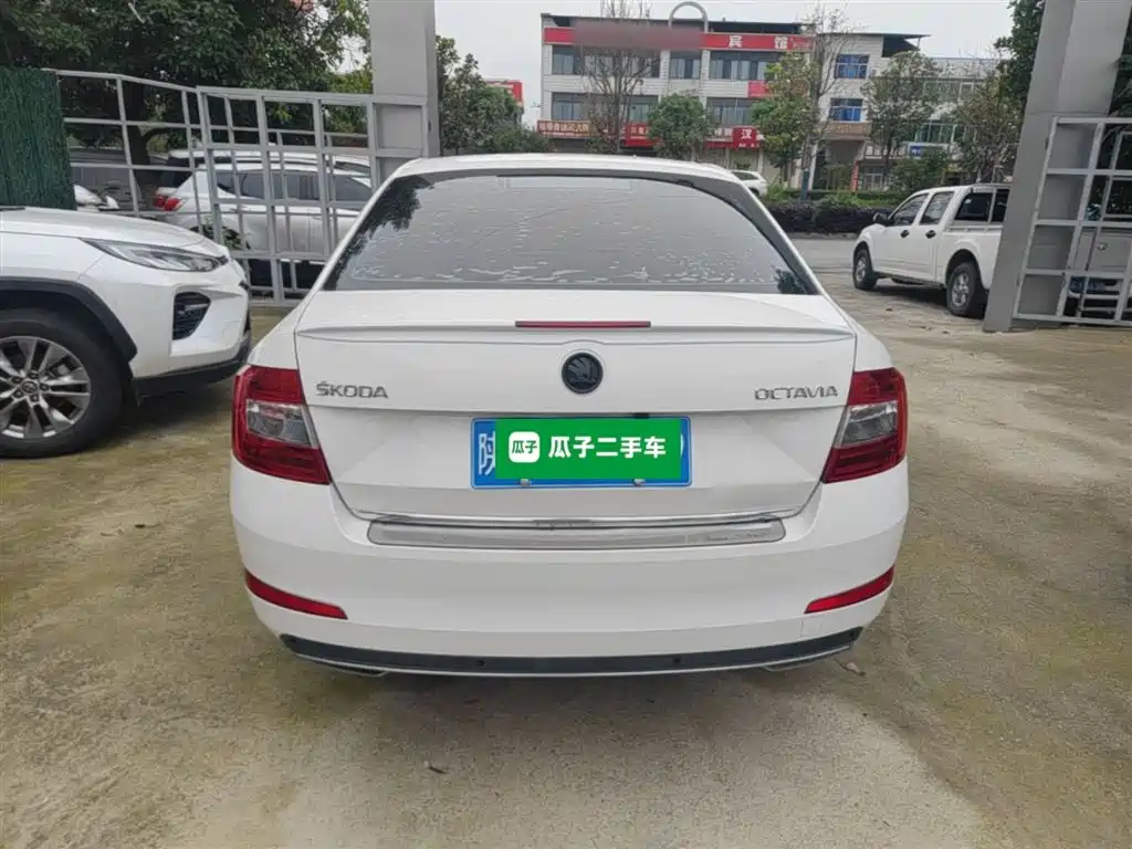 Škoda Octavia 2017 1.6L Automatic Smart Edition фото 6
