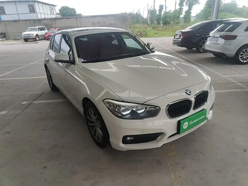 BMW 1 Series (Import) 2018 118i Leading фото 4