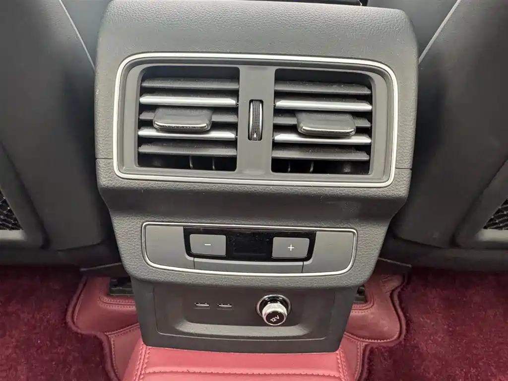 Audi Q5L 2024 Model 45 TFSI Luxury Dynamic фото 9